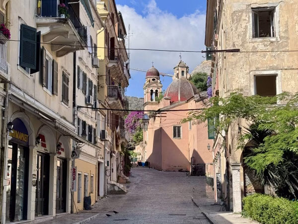 Corfu na 30 jaar: wat er veranderd is en wat je moet weten
